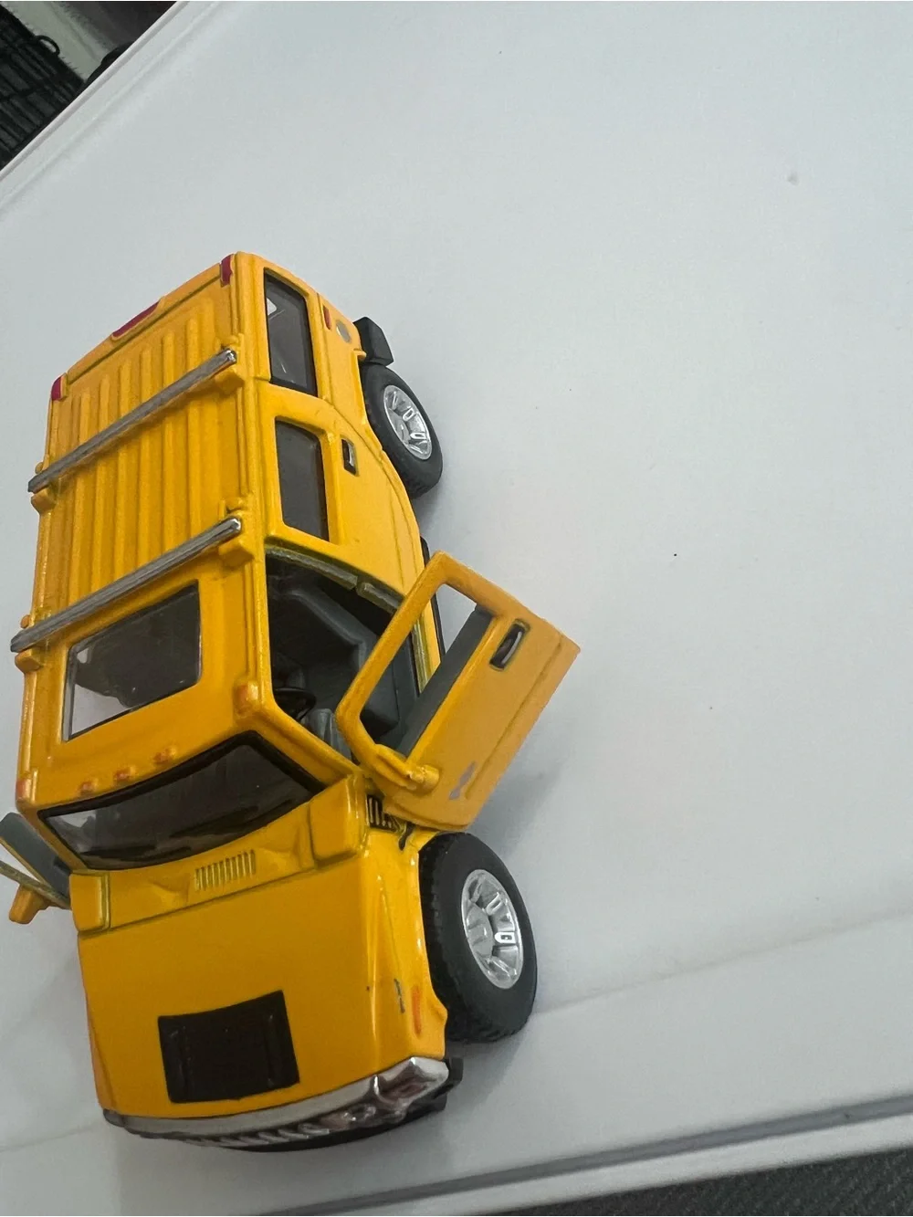 Kinsmart 2008 Hummer H2 SUV Diecast Model Toy Car 1:40 Yellow (5